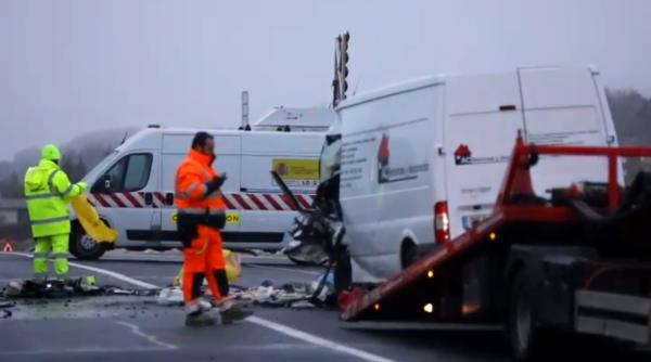 Austria. Tânăr român, rănit după ce duba în care se afla s-a ciocnit frontal cu un camion