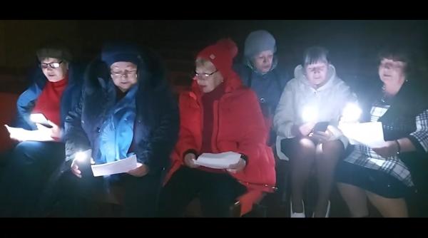 Cântecul de luptă al Ucrainei, celebru în toată lumea, interpretat în limba română la Odessa, în lumina lumânărilor (VIDEO)