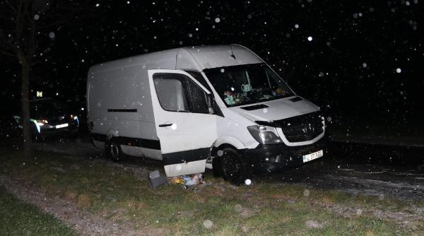 Doi români care veneau din Marea Britanie, jefuiți în Cehia de falși polițiști: Au rămas fără dubă și fără mii de euro - VIDEO/FOTO