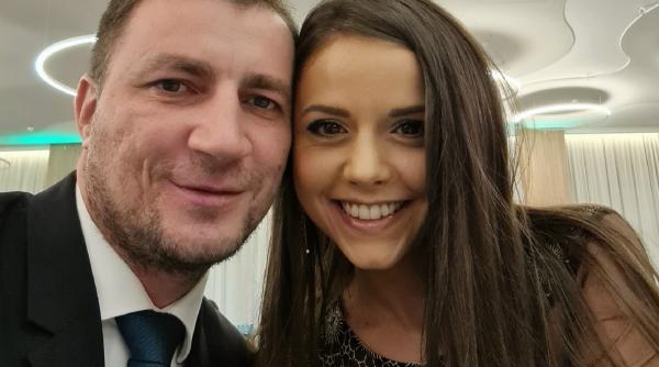 Godină se ceartă cu Dan Bucura pe concediul paternal: "Lăsați-i să latre la lună"