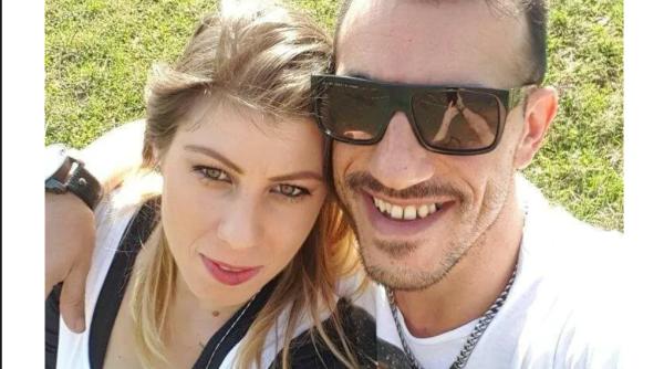 O româncă din Italia a dus un bărbat în pădure, l-a legat de un copac și l-a lăsat să moară. Anchetatorii au scos la iveală povestea reală