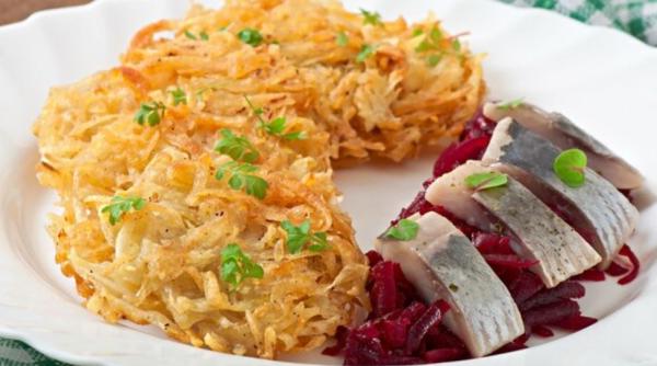 Cea mai rapidă cină din cartofi: ai nevoie de două ouă, puțin pesmet și mâncarea e gata