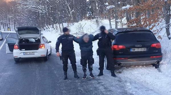 Ucrainean cu Audi Q7, prins de polițiștii români după o urmărire ca în filme. Nu a oprit și avea numere false