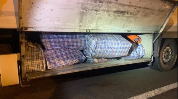 Șofer român condamnat în Franța: Avea camionul burdușit cu canabis în valoare de aproape trei milioane de euro 