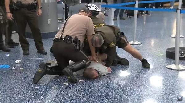 Român arestat în Spania, după ce a înșelat patru persoane în vârstă. Peste 3600 de euro furați de la bancomate