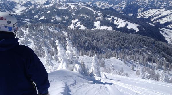 Vacanțele românilor în Austria, subiect de ceartă pe Internet: "Ne privesc ca pe ultimii sclavi și noi cheltuim bani la ei"