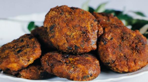Aceste chiftele fără ouă sunt incredibil de gustoase. Rețeta este simplă și rapidă