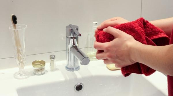 Toarnă oțet în chiuveta de la baie o dată pe lună. Este obligatoriu. Iată explicația