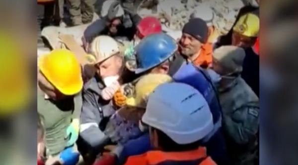 Miracole în iadul din Turcia. O fetiță a fost salvată din ruine după șapte zile și jumătate: "Dumnezeu este mare"