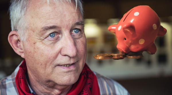 Indemnizaţie unică, cuprinsă între 200 şi 300 de euro, pentru pensionari. Guvernul elen a adoptat azi măsura