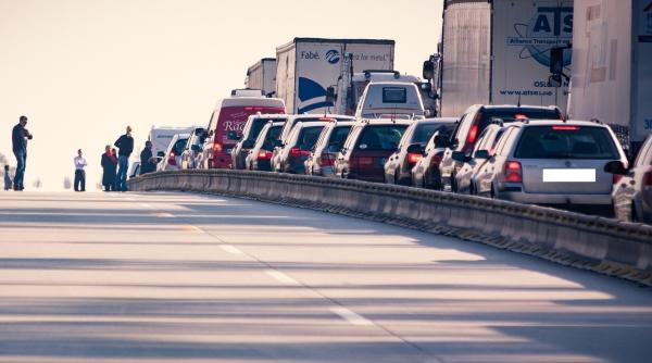 Franța. Un șofer român de TIR, beat criță, a provocat un ambuteiaj de 10 kilometri pe o autostradă: „Conducea periculos!”