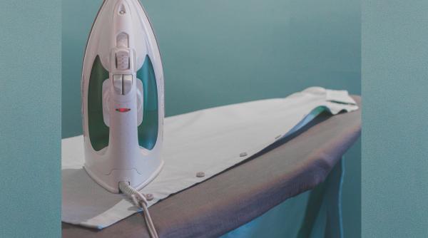 Cinci trucuri simple pentru a scăpa de hainele șifonate fără un fier de călcat