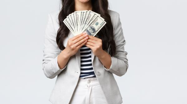 O „mama escroacă” a reușit să strângă o avere, în Anglia. Andreea mințea că își crește singură copiii: Demascată de pagina de Facebook