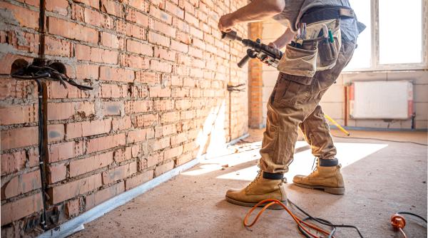 Patronii belgieni s-au folosit ilegal de zeci de muncitori români. Fraudă de milioane de euro, anchetă mamut în Belgia