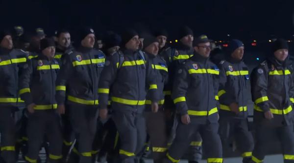 Primii salvatori români trimişi în Turcia s-au întors în țară: Au fost primiți cu aplauze de comunitatea turcă din România: „Sunteți și de această dată eroii noștri”