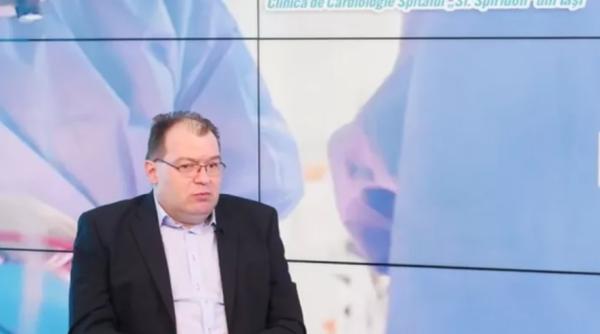 El este medicul reținut, Nicolae Dan Tesloianu: a montat 238 de dispozitive prelevate de la decedați. Ce au găsit procurorii la percheziții