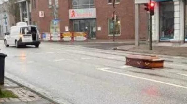 Sicriu pierdut pe mijlocul unui drum din Austria: Ultima călătorie a lui Nicolae spre România, plină de peripeții; „Mi s-a făcut pielea de găină“