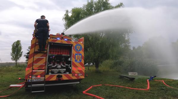 Incendiu puternic în localitatea Vadu, Constanța. Aproximativ 100 hectare de vegetație, afectate