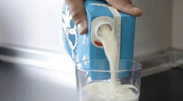 Criza laptelui în Bulgaria. Crescător de animale: Laptele din România este mai bun decât al nostru