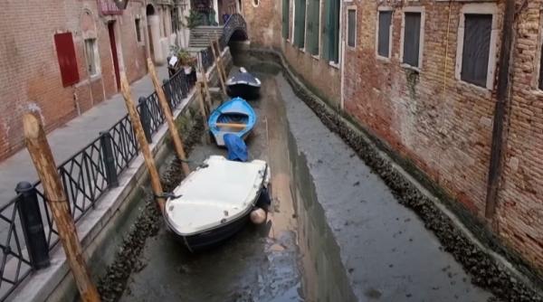 Imagini dezolante din Italia: Mai multe canale din Veneția au secat pur și simplu 