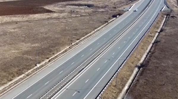 Peste 50 de kilometri fără toalete sau spaţii de odihnă pe Autostrada Transilvania. Șoferii români, revoltați: „Măcar un spaţiu să putem opri în siguranţă”