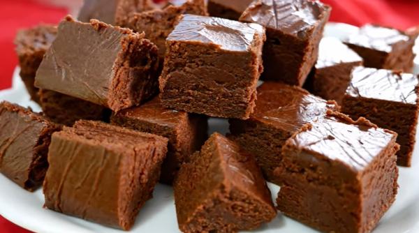 Ciocolată de casă, rețeta bunicii. Cu doar zece minute de muncă ai un desert nemaipomenit. Adu-ți aminte de copilărie!