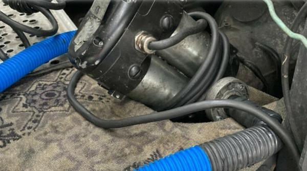 Austria. Șoferi români, prinși cu „afaceri“ paralele: Pe camioanele pe care lucrau, aveau o adevărată fabrică de stors combustibil