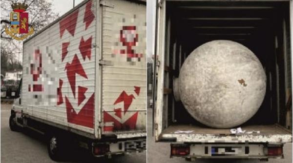 Italia. Peste 30 de persoane, înghesuite de un șofer român într-un rezervor de sticlă: „Un mod de transport deosebit de periculos!”