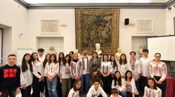 Italienii, impresionați de "Sărbătoarea Mărțișorului" organizată de români la sediul UNESCO: "Aceasta este și casa românilor" (FOTO)