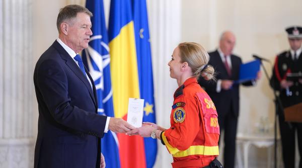 Salvatorii români trimişi în Turcia, decoraţi de președintele Klaus Iohannis - VIDEO