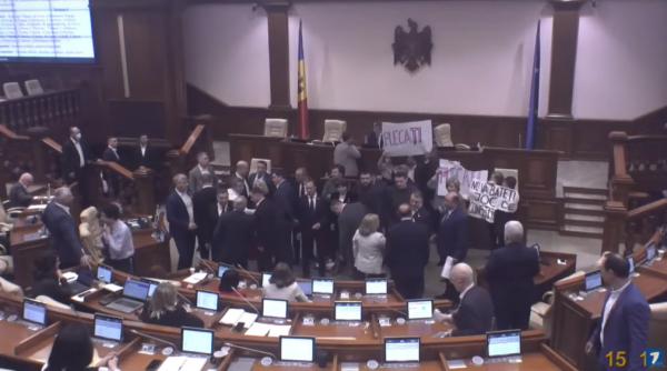 Scandal în Parlamentul din Republica Moldova din cauza proiectului privind limba română - VIDEO