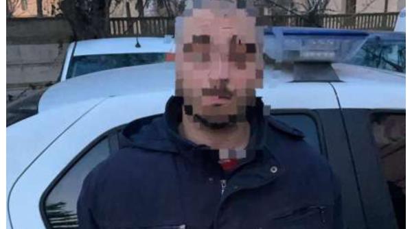 Italianul prins în România, după ce și-ar fi înjunghiat prietenul de 13 ori, se opune extrădării în Italia. Avocatul său cere raport psihiatric