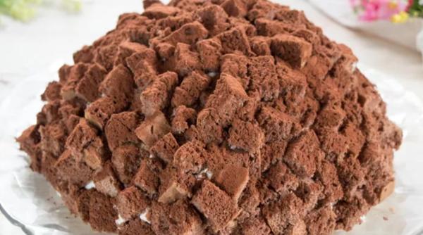 Tort mimosa cu ciocolată. Un desert italian elegant