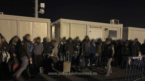 Zeci de migranți, descoperiți în două camioane conduse de conaționali pe ruta România - Italia - FOTO
