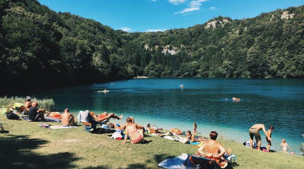 Încă două zile libere pentru bugetarii din România. Patrarhia: "Au mare importanță religioasă" 