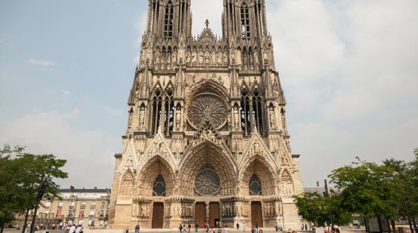Catedrala Notre Dame se va redeschide în decembrie 2024, după un incendiu devastator
