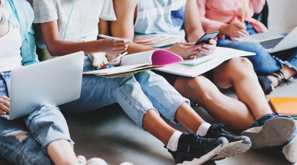 Studenții români vor putea efectua stagii în universitățile din străinătate. Cum se desfășoară programul 