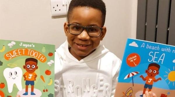 Un băiețel de 4 ani va intra în Cartea recordurilor Guinness pentru cărțile pe care le scrie