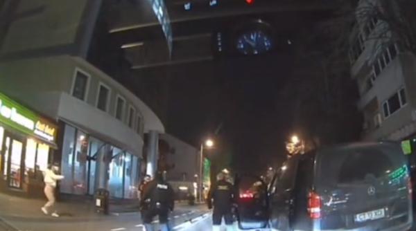 "Bombardier" potolit rapid, după ce a traversat ilegal și s-a luat la ceartă cu șoferul dubei cu mascați: "S-a deschis portiera, s-a înmuiat ca o balegă" - VIDEO