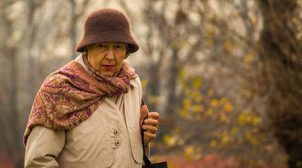 O profesoară i-a lăsat averea sa unui bărbat care i-a fost elev în urmă cu 50 de ani: "M-au sunat de la bancă, nu mi-a venit să cred"