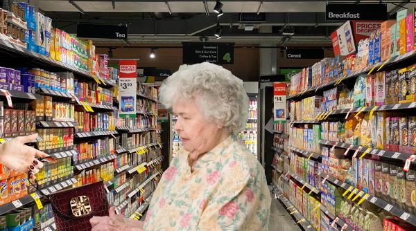 O româncă a uitat 9.000 de euro în magazin. Decizia incredibilă luată de vânzătorul spaniol