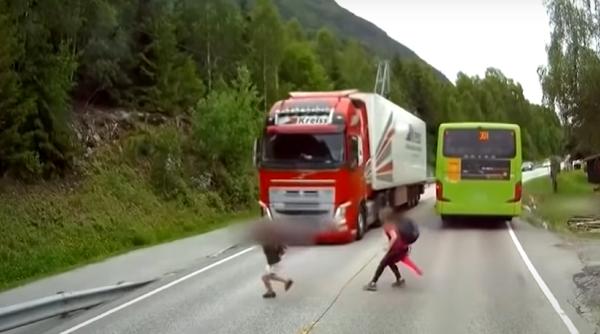 Șofer român de camion, accident teribil în Germania: A trecut pe roșu și a călcat un băiat de 12 ani 