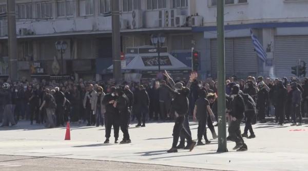 „Sună-mă când ajungi!”, sloganul grecilor furioși: Mesajul a fost trimis de multe mame copiilor din trenul morţii