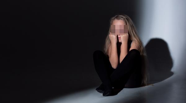 IGPR, despre cazul fetiței de 12 ani exploatată sexual la Paris; părinţii acesteia primeau bani de la un francez. Tatăl, prins în România