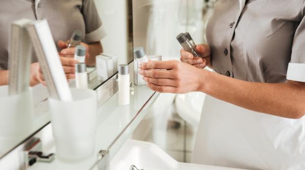 Româncă arestată la Viena: Fura obiecte din casa familiei care o angajase la curățenie