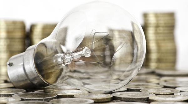 Românii primesc bani înapoi de la furnizorii de energie. Cum e posibil și cine primește factură cu minus