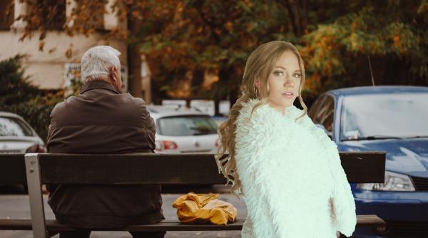 O româncă s-a dat drept o refugiată ucraineană și a furat bani de la un bătrân