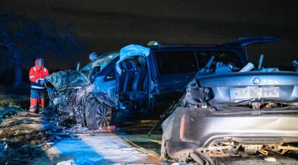 Microbuz, accident cumplit în Germania: S-a ciocnit frontal cu un BMW. Cinci tineri și-au pierdut viața pe loc