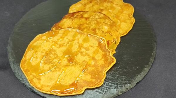 Clătite cu morcovi. Un truc pe care trebuie să-l știi ca să-ți iasă pufoase! Va trebui să faci porție dublă pentru că vor fi adorate!