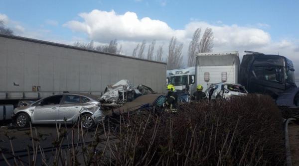 Momentul în care s-a produs accidentul groaznic de pe autostrada M1 din Ungaria: Imagini dramatice. Trei români printre victime (VIDEO)